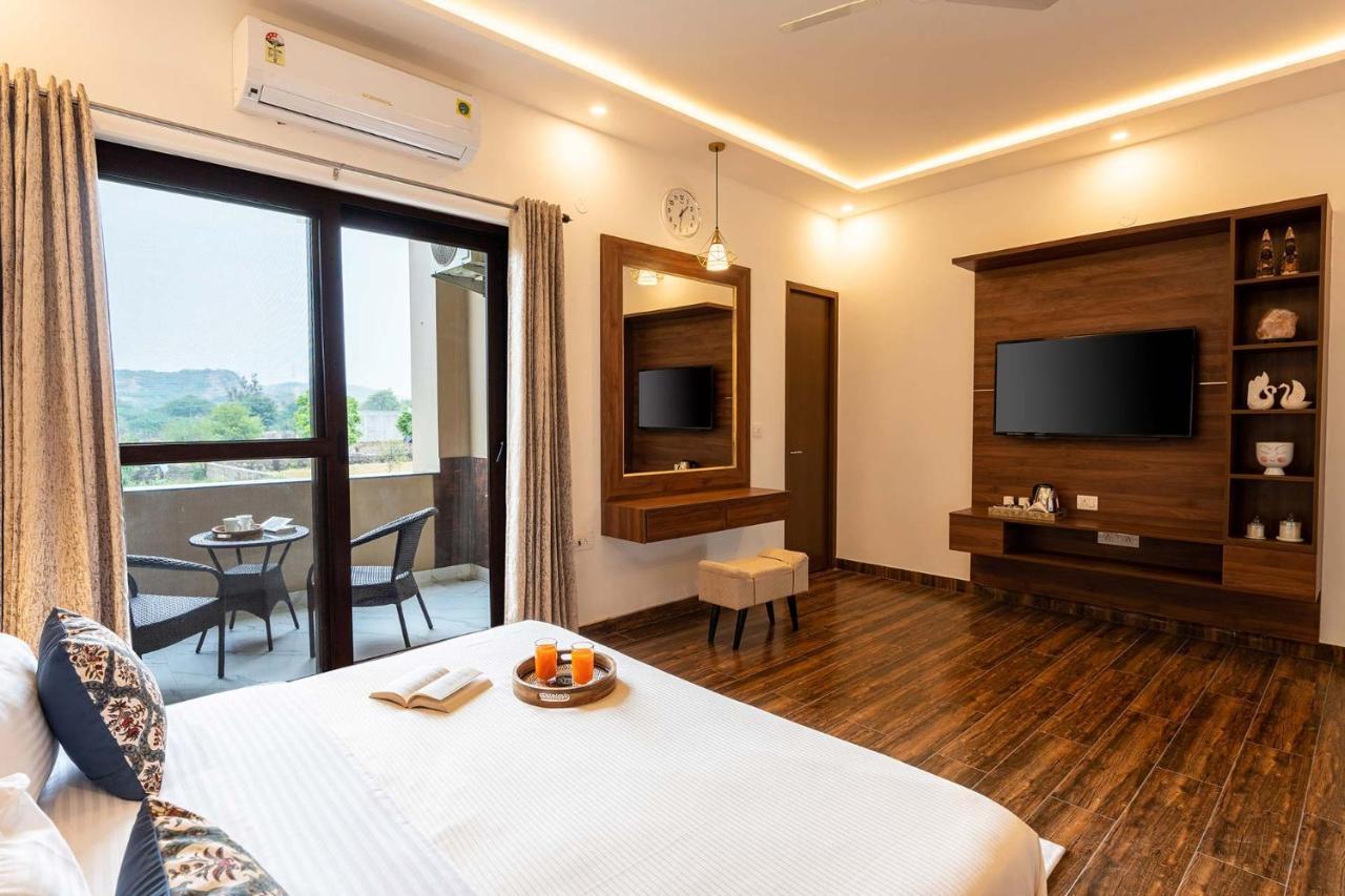 Brookvale Manor By Stayvista - Private Pool Haven With Endless Views & Indoor Fun Sohna Exterior photo